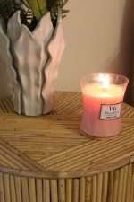 Bambù side table with natural bamboo inlay, candle, and vase